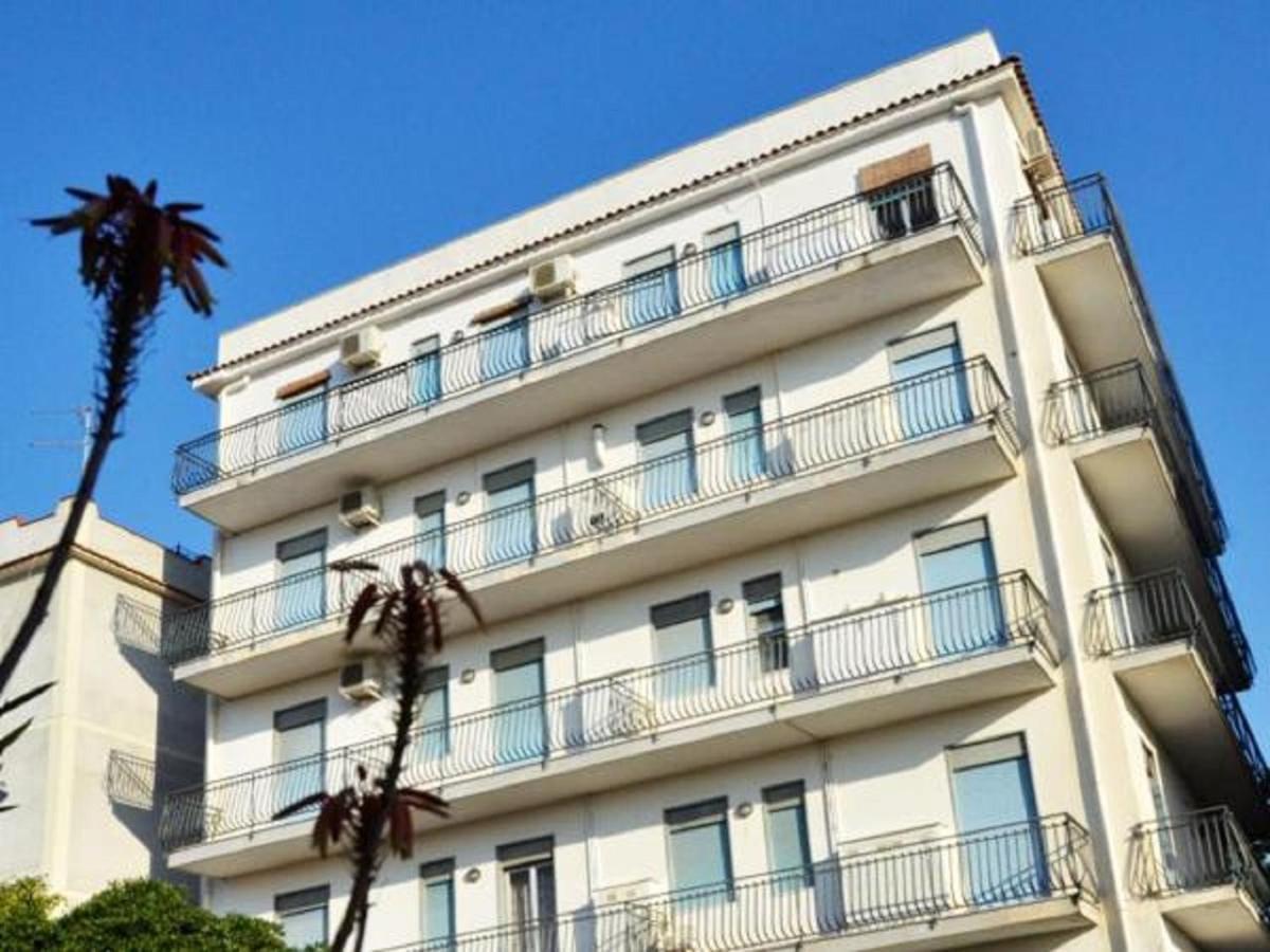 Gianni House Backpackers Hostel Giardini-Naxos Exterior foto